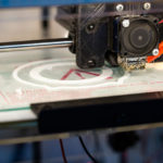 Impresoras 3D, buenos aliados en tiempos de crisis - Informática Impresora 3D en Funcionamiento
